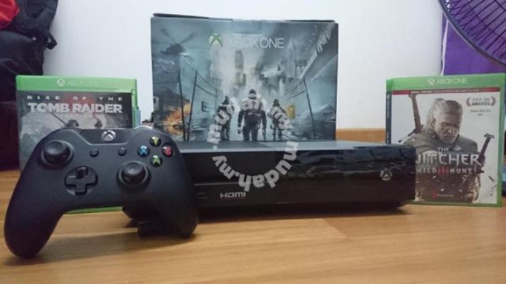 Xbox One 1 TB The Division Edition with two games