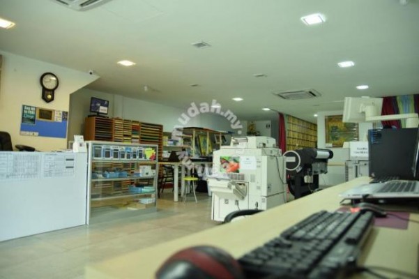 Printing shop with photo studio