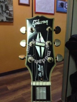 Fake Gibson Les Paul Custom