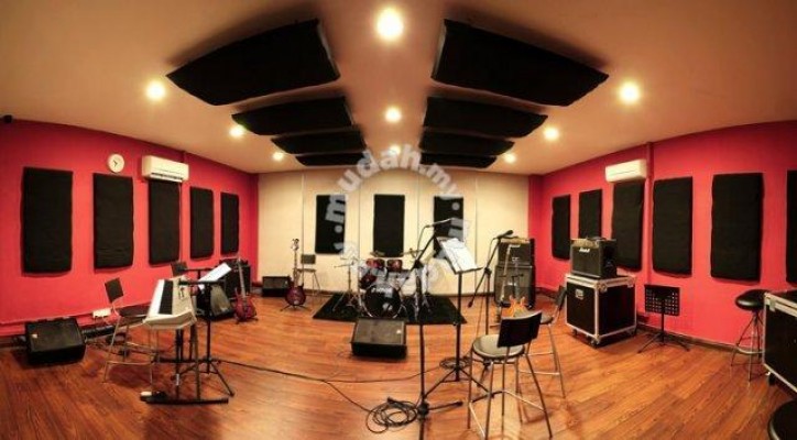 Jamming/Recording studio in front of UCSI