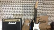 Guitar Squier Fender + Marshall Amp